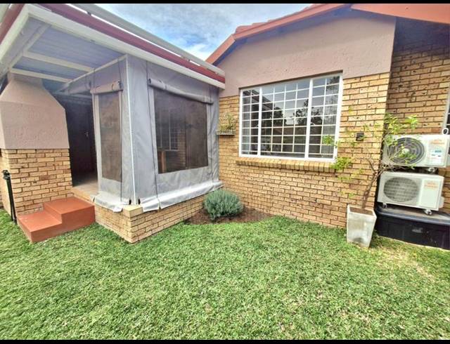 2 BEDROOM TOWNHOUSE FOR SALE IN MAGALIESKRUIN